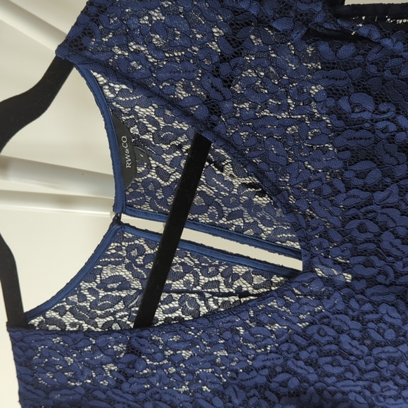 RW&CO. Navy Blue Lace Cold Shoulder Dress, Size 6 - Picture 3 of 5